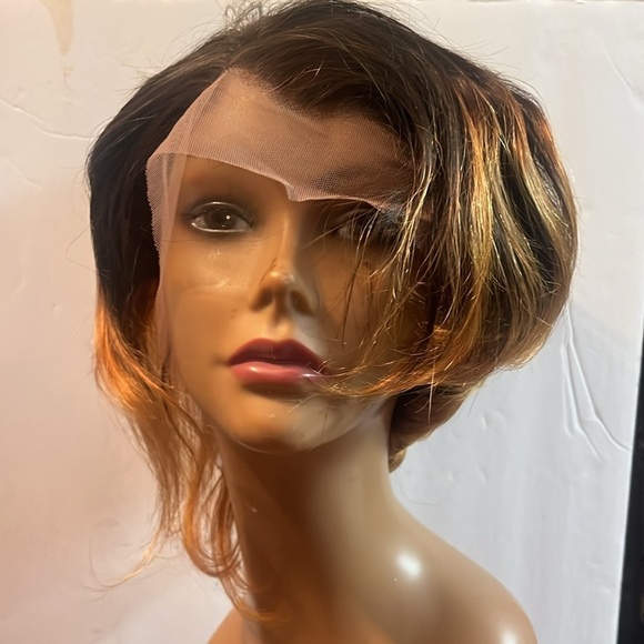 Motown Tress Woman’s Synthetic Swiss Lace Front Wig Blonde Ombré Layered Bob - Picture 2 of 10